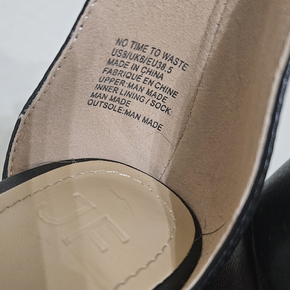 Black Heels - Picture 5 of 6